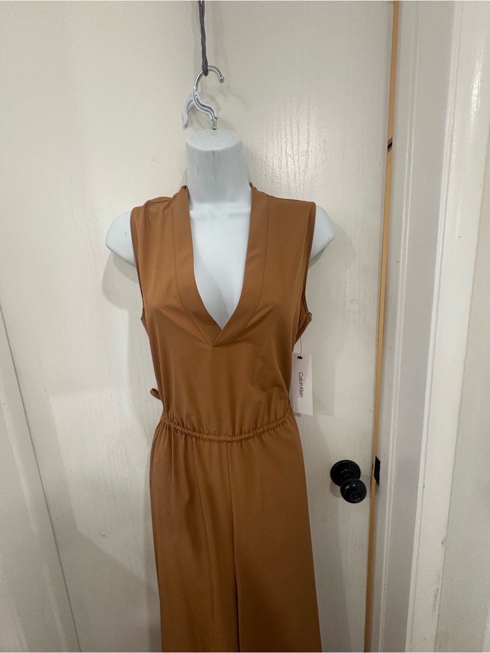 Minimalist quiet luxury cocktail Sleeveless V-Neck Wide Leg Jumpsuit in Caramel - Picture 5 of 8